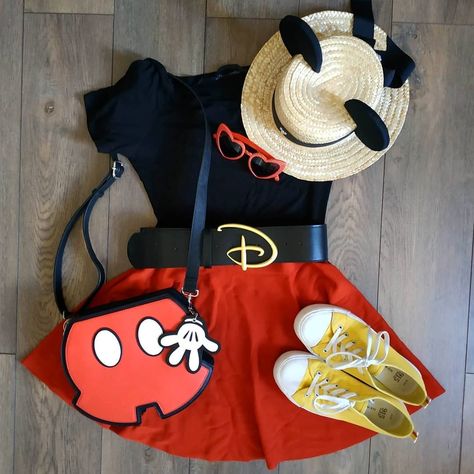 Mickey Outfit Women, Cute Simple Disney Outfits, Disney World Inspired Outfits, Retro Disney Outfit, Disney World Bounding Outfits, Disney Dress Outfits, Mickey Outfit, Birthday Disney Outfit, Kawaii Disney Outfit