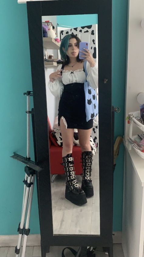 Styling Demonia Boots, Demonia Platforms Outfit, Demonias Outfit Ideas, Outfits With Platform Boots, Demonia Shoes Outfit, Demonia Boots Outfit, Aesthetic Platform Shoes, Demonia Outfit, Platforms Outfit