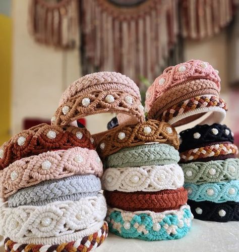 Macrame Headbands, Macrame Accessories, Macrame Headband, Pola Macrame, Macrame Wedding, Macrame Bracelet Patterns, Macrame Wall Hanging Patterns, Crochet Hair Accessories, Macrame Bag