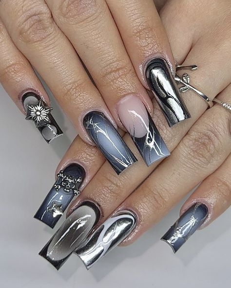 Acrylic Nail Designs Gray, Navy And Silver Nails, Chrome Nails Silver, Acrylic Nails Fall, Y2k Chrome, Nails Aura, Black Aura, Occasion Nails, Luv Nails