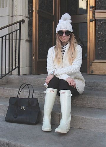 Woman Wearing White Hunter Boots | Beverly J. Wilson | Flickr White Hunter Boots Outfit, White Rain Boots Outfit, How To Style Hunter Boots, White Hunter Boots, White Rain Boots, Ladies Wellies, Rain Boot Outfit, Hunter Boots Outfit, Womens Rubber Boots