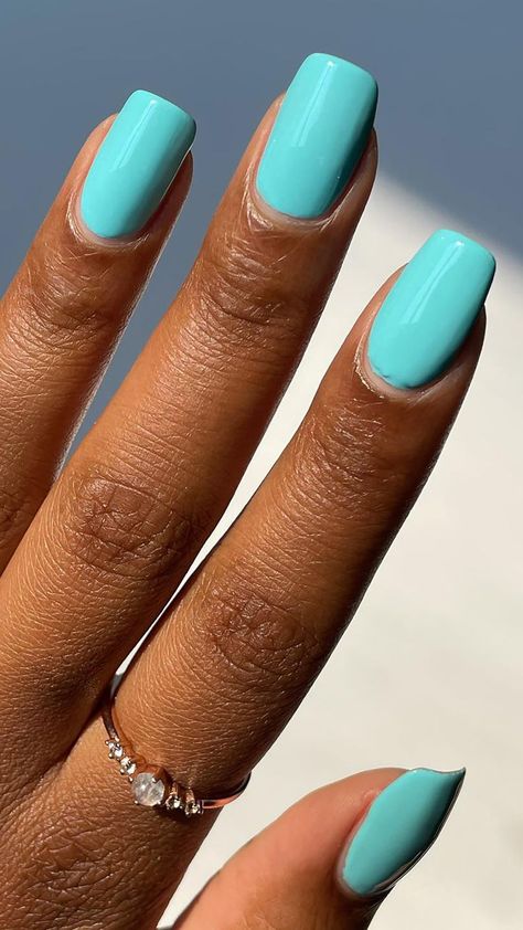 Tiffany Color Nails, Tiffany Blue Gel Nails, Aqua Blue Chrome Nails, Blue Nails Black Women, Tiffany Blue Nails Design, Blue Nail Polish Ideas, Dark Skin Nail Color, Turquoise Nail Designs, Tiffany Blue Nails