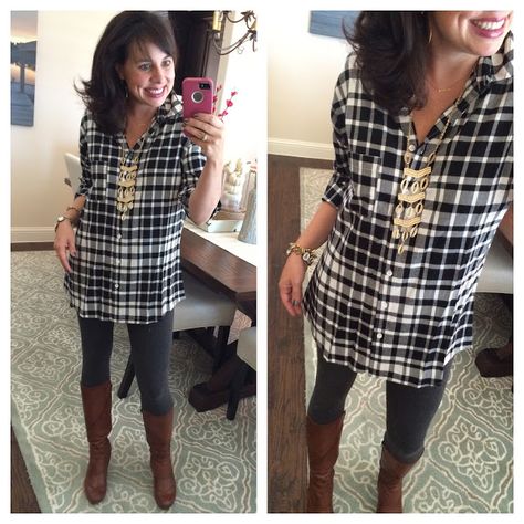 Let's Talk TUNICS! Black and white plaid top with grey leggings and cognac boots! Plaid Tunic Outfit, Tunic Outfit Winter, Tunic Outfit, Tunics With Leggings, Tunic Leggings, Tunic Shirt Dress, Tunic Tops Casual, Plaid Tunic, Love Clothing