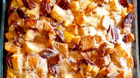 This sweet, make-ahead cinnamon-apple strata provides an easy, warm breakfast for fall or winter mornings. Strata Recipes Breakfast, Strata Recipe, Cheese Strata, Strata Recipes, Cinnamon Raisin Bagel, Breakfast Strata, Winter Breakfast, Warm Breakfast, Apples And Cheese