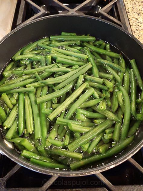 Boil green beans to make the salad Simple Green Beans, Green Beans Salad, Boil Green Beans, Beans Salad, Watermelon Nutrition Facts, Easy Green Beans, Athlete Nutrition, Nutrition Motivation, Green Bean Salads