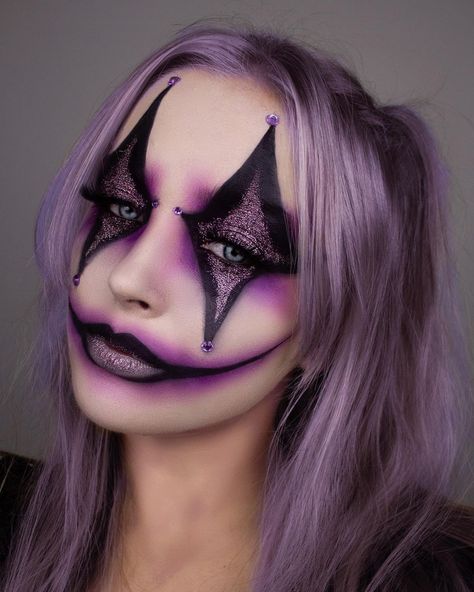 Halloween Female Makeup Ideas, Female Clown Makeup Scary, Clown White Makeup, Cool Face Paint Ideas For Women, Creepy Clown Face Paint, Women’s Clown Makeup, Purple Clown Costume, Clown Makeup Purple, Creepy Clown Costume Women