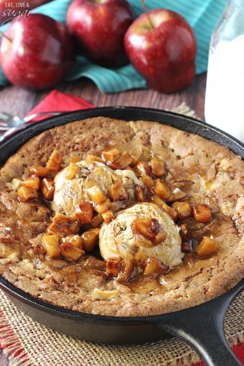 This Apple Cinnamon Skillet Blondie is a spiced blondie filled with apples, baked and warm, topped with ice cream and more cinnamon apples. Iron Skillet Desserts, Apple Pie Desserts, Life Love And Sugar, Skillet Desserts, Dessert Pie Recipes, Apple Recipes Easy, Easy Apple Pie, Skillet Cookie, Iron Skillet Recipes