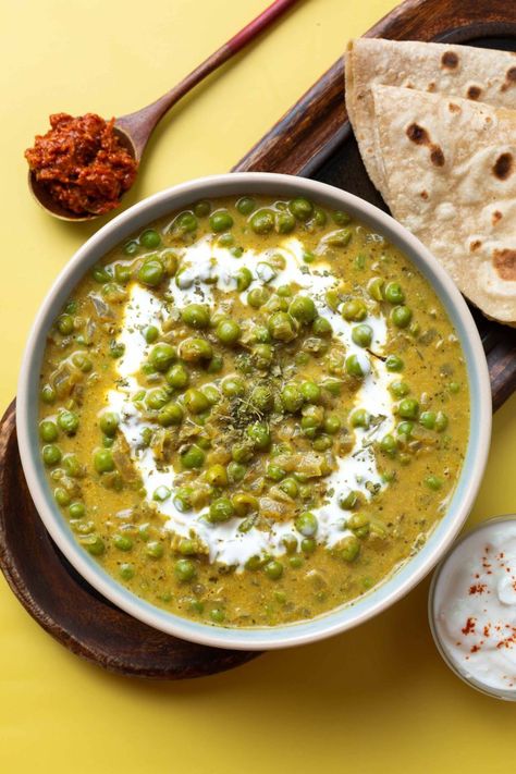 Creamy Malai Matar Recipe | Green Peas Curry - Vegan - Chili in a pod Dried Peas Recipe, Pea Curry Recipes, Curried Peas, Peas Recipe Indian, Green Peas Curry, Green Peas Recipes, Pea Curry, Vegan Curry Recipes, Creamed Peas