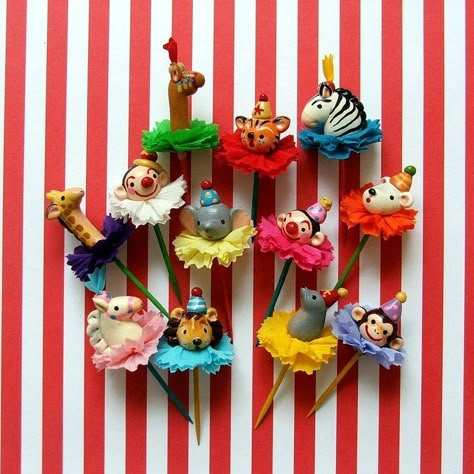 Carnival Cupcake Toppers, Clown Birthday Party, Clown Birthday, Circus Cupcakes, Animal Cupcake Toppers, Carnival Cupcakes, Animal Cupcake, Circus Crafts, Halloween Circus