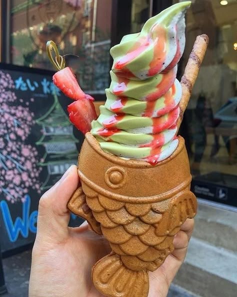 [I ate] Taiyaki Ice Cream Taiyaki Ice Cream, Cream Aesthetic, Ice Cream Popsicles, Food Goals, Food Images, Kawaii Food, Cute Desserts, Food Drawing, The Hub