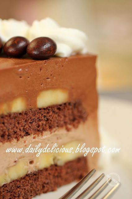 dailydelicious: Chocolate Banana Mousse Cake: Banana Choco Cake for people who love chocolate. Banana Mousse, Choco Cake, Cake Recipes At Home, Mousse Cake Recipe, Cake Banana, Banana Cake Recipe, Chocolate Mousse Cake, Mousse Recipes, Piece Of Cake