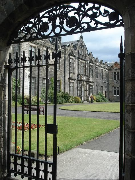 Places To Visit In Scotland, University Of St Andrews, Campus University, Scotland Aesthetic, St Andrews University, St Andrews Scotland, First University, Fife Scotland, Scotland Uk