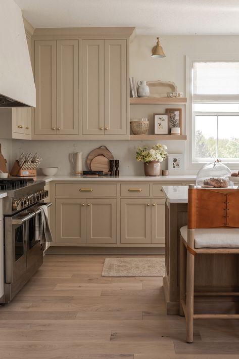 In entrepreneur Jenna Kutcher's home, the kitchen’s aesthetic complements the softness found throughout the main level, while the primary suite upstairs boasts a more elevated feel.  Visit here to read more about this all-encompassing project by Lindye Galloway Studio and Alma Homes.  📸: Grace Combs Small Kitchen Styles, Starter Home Kitchen, Century Home Kitchen, Clean Kitchen Aesthetic, 1940s Kitchen Remodel, Creamy Kitchen, Neutral Kitchen Ideas, Cozy Kitchen Ideas, Two Toned Kitchen