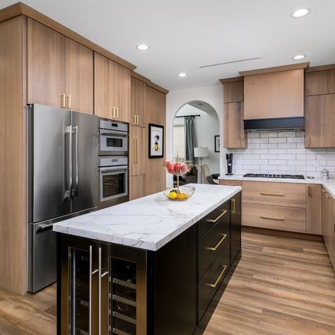 Transformation Tuesday: This kitchen exudes modern elegance with a touch of drama with the bold black island. Equipped with top-of-the-line Thermador appliances, including a sleek double oven and cooktop, every culinary creation is elevated to new heights. The classic charm of white subway tile and the architectural intrigue of the arched entryway complete this masterpiece. Discover the perfect fusion of style and functionality with our design-build expertise. Design: @designwithintegrity ... Modern White Oak Kitchen, Shaker Island, Cabinet Design Kitchen, White Oak Kitchen Cabinets, Slim Shaker, White Oak Kitchen, Kitchen Goals, Thermador Appliances, Black Island