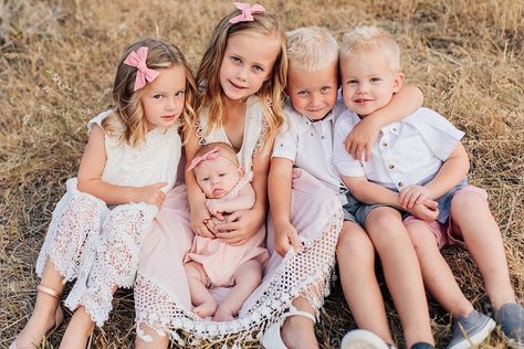 5 Kids Family Pictures | Northern Utah Pictures 5 Kids Family, Kids Family Pictures, Easter Family Pictures, Utah Pictures, Cousin Pictures, Sibling Pictures, Large Family Photos, Northern Utah, Sibling Poses