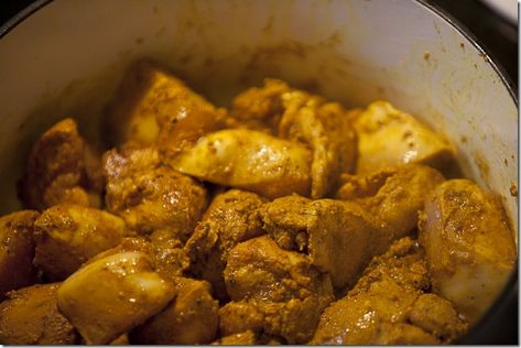 Curry Chicken Roti, Chicken Roti Recipe, Chicken Curry Crockpot, Potato Roti, Chicken Roti, Chicken And Potato, Carribean Food, Trini Food, Curried Chicken