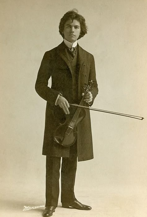 +~+~ Vintage Photograph ~+~+  Cabinet photo of a young violinist from New York and a very handsome one at that! Victorian Men, A Man In A Suit, Man In A Suit, Old Photography, Old Photographs, Foto Art, Violinist, Vintage Portraits, Antique Photos