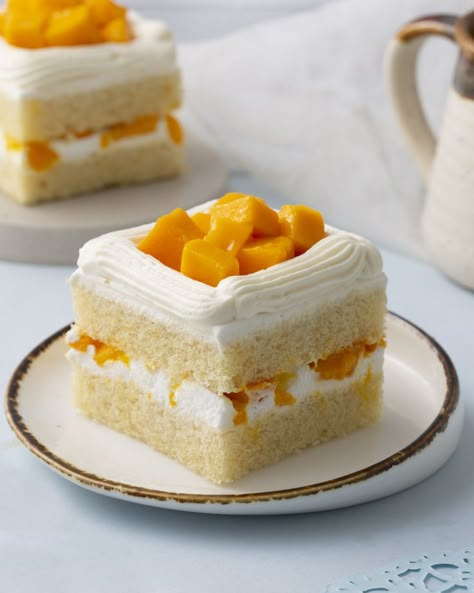 Try mango cheesecake pastry with a buttery biscuit base, house-made mango jam & much more. Visit the website to get this delicious dessert online at best price. Mango Pastries, Mango Cream Cake, Mini Mango Cheesecake, Cheesecake Pastry, Mango Pastry, Cake Mango, Mango Tart, Mango Dessert Recipes, Mango Jam