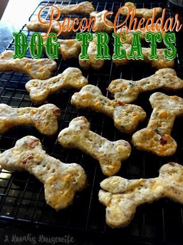 Bacon Cheddar Dog Treats, Cheddar Dog Treats, Bacon Dog Treats, Bacon Dog, Dog Treats Homemade Easy, Easy Dog Treat Recipes, Dog Biscuits Homemade, Dog Biscuit Recipes, Easy Dog Treats