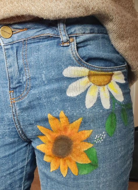 Hand painted by me - Teen Camp, Shorts Ideas, Camping With Teens, Board Pictures, Vision Board Pictures, Summer Pants, Girls Jeans, Jean Shorts