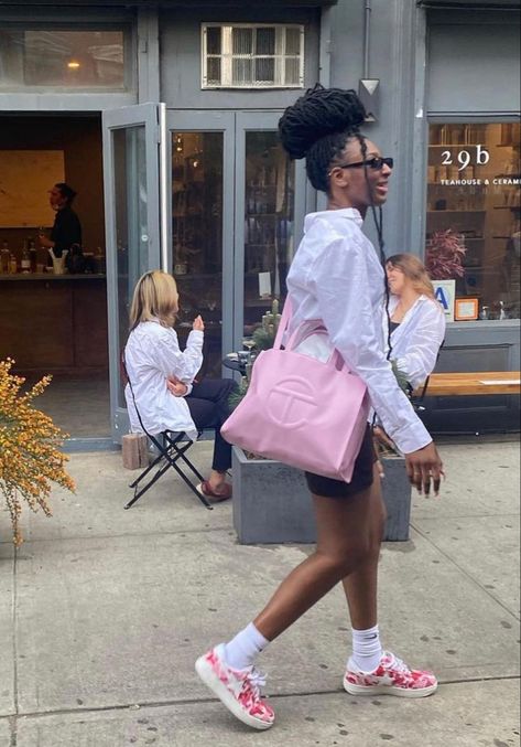 Pool Blue Telfar Bag Outfit, Lavender Telfar Bag Outfit, Pink Telfar Outfit, Large Telfar Bag Travel, Small Pink Telfar Bag Outfit, Bubblegum Pink Telfar Bag Outfit, Pink Telfar Bag Outfit, Telfer Bag, Telfar Bag Pink