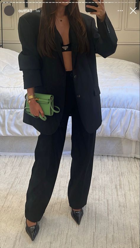 Blazer Bar Outfit, Black Blazer Night Out Outfit, Black Blazer Going Out Outfit, Blazer Outfits Going Out, Autumn Party Outfit Night, Going Out Blazer Outfit, Night Out In Paris Outfit, Bar Outfit Night Classy, Ootd Soiree