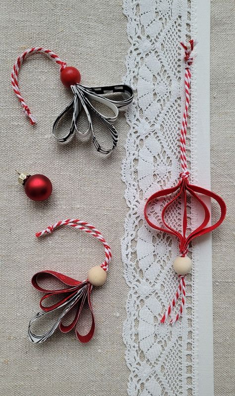 No Sew Fabric Christmas Ornaments Fabric Gift Wrapping Ideas, Simple Christmas Gift Ideas, Fabric Gift Wrapping, Denim Christmas, Scandinavian Christmas Ornaments, Fabric Christmas Decorations, Sewn Christmas Ornaments, Sewing Christmas Gifts, House Gift Box