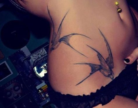 Sexy-birds-hip-tattoo-design Hip Tattoos For Girls, Tattoo On Hip Bone, Tattoo Frau, Tattoos For Women On Thigh, Hip Tattoo Designs, 12 Tattoos, Swallow Tattoo, Bone Tattoos, Hip Tattoos Women