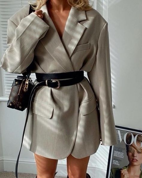 Blazer Oversize Outfits, Chic Blazer Outfit, Blazer With Belt, Black Blazer Outfit, Cute Professional Outfits, Blazer Outfits For Women, Cute Work Outfits, Happy Mood, 파티 드레스