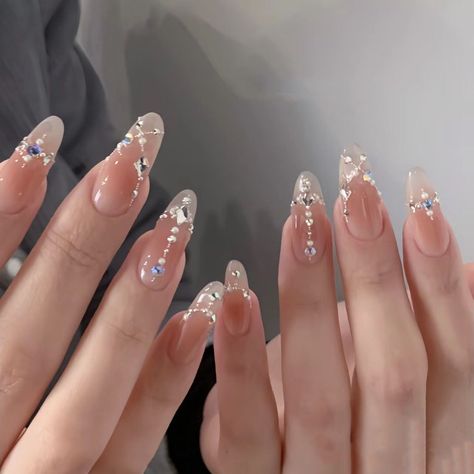 Dripping in luxury! These glittering nails are perfect for adding a touch of sparkle to your day. Because you deserve to shine, no matter where you are. 💎🌟 #LuxeHermit #GlitterNails #LuxuryNails #NailArt #NailAddict #NailInspo #NailDesign Short Crystal Nails, Glitter Jelly Nails, Apply Fake Nails, Nail Shimmer, Jelly Nails, Nail Plate, Crystal Nails, Luxury Nails, Nail Glue