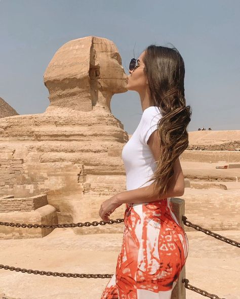 Egypt Photography Ideas, Egypt Outfits, Egypt Aesthetic, The Sphinx, Egypt Tours, Rich Girl Lifestyle, Egypt Travel, Photography Poses Women, Giza