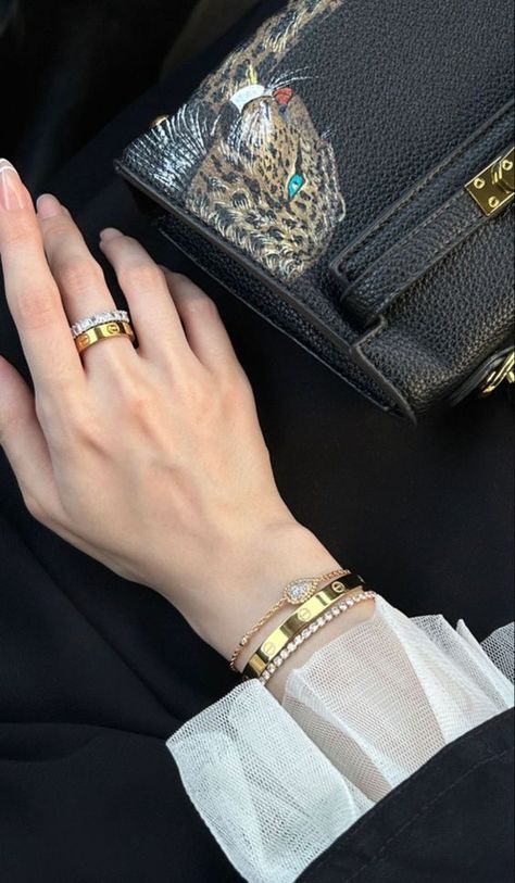 • 𝐜𝐫𝐞𝐝𝐢𝐭𝐬 𝐭𝐨 𝐨𝐰𝐧𝐞𝐫 🧿 Expensive Jewelry Luxury, Luxe Jewelry, Jewelry Accessories Ideas, Spring Jewelry, Classy Jewelry, Expensive Jewelry, Fancy Jewellery, Jewelry Lookbook, Stacked Jewelry