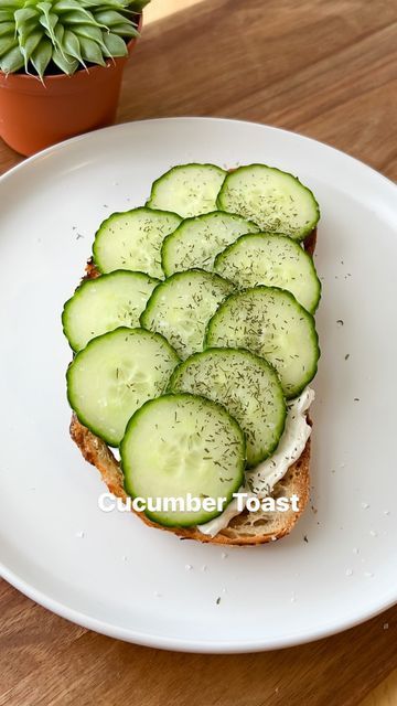 Becca | TeacherTastes on Instagram: "CUCUMBER TOAST Such an easy and tasty snack Toasted sourdough Whipped cream cheese Cucumber Salt Dill" Cucumber And Cheese, Cucumber Toast Recipe, Cream Cheese On Toast, Toast With Cream Cheese, Cucumber Toast, Cream Cheese Snacks, Cream Cheese Toast, Cucumber Snacks, Healthy Toast