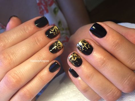 Black gel with gold foil nail design #Nailsbyangiee Black Nails With Gold Foil Flakes, Black And Gold Foil Nails, Black Nails With Gold Flakes, Black Nails With Gold, Gold Foil Nail, Gold Foil Nails, Badass Nails, Black Nails Short, Foil Nail Designs