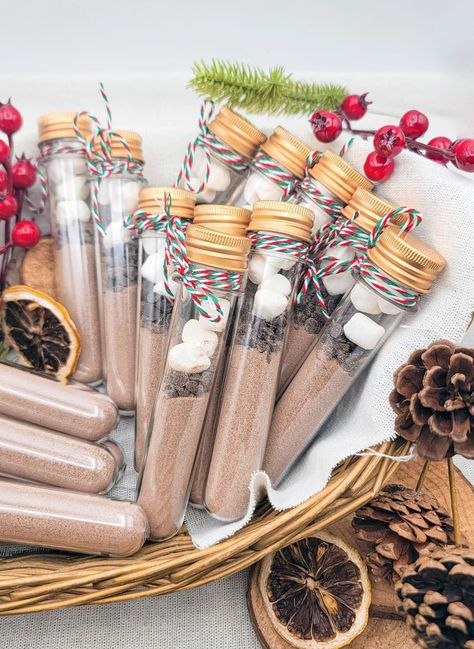 Hot Cocoa Kit Christmas Stocking Stuffers Hot Chocolate Jar Favor Santa's Drink Kit Hot Chocolate and Marshmallows Christmas Party Favor 𝙏𝙝𝙞𝙨 𝙞𝙨 𝙖 𝙜𝙧𝙚𝙖𝙩 𝙖𝙙𝙙-𝙤𝙣 𝙥𝙧𝙤𝙙𝙪𝙘𝙩 𝙩𝙤 𝙖𝙣𝙮 𝙤𝙛 𝙤𝙪𝙧 𝙂𝙞𝙛𝙩 𝘽𝙤𝙭𝙚𝙨! ✨hot cocoa drink kit ✨️dark chocolate chips ✨️mini marshmallows ✨️pour in hot milk or water, stir & enjoy! 𝐇𝐎𝐖 𝐓𝐎 𝐎𝐑𝐃𝐄𝐑 》𝐭𝐨 𝐀𝐃𝐃 𝐭𝐨 𝐆𝐢𝐟𝐭 𝐁𝐨𝐱: add quantity you want to cart along with the gif#DIYGiftBaskets #ChristmasGiftIdeas #HandmadeGifts #GiftBasketInspiration #HolidayGifts #DIYGiftIdeas #CreativeGifts #GiftBasketDIY #UniqueGiftIdeas Christmas Themed Crafts For Adults, Creative Inexpensive Christmas Gifts, Hot Coco Goodie Bag, Family Christmas Gift Box, Hot Chocolate In A Bag Gift, Hot Chocolate Set Gift, Hot Chocolate Present, Mini Hot Cocoa Mason Jars, Individual Hot Chocolate Gifts