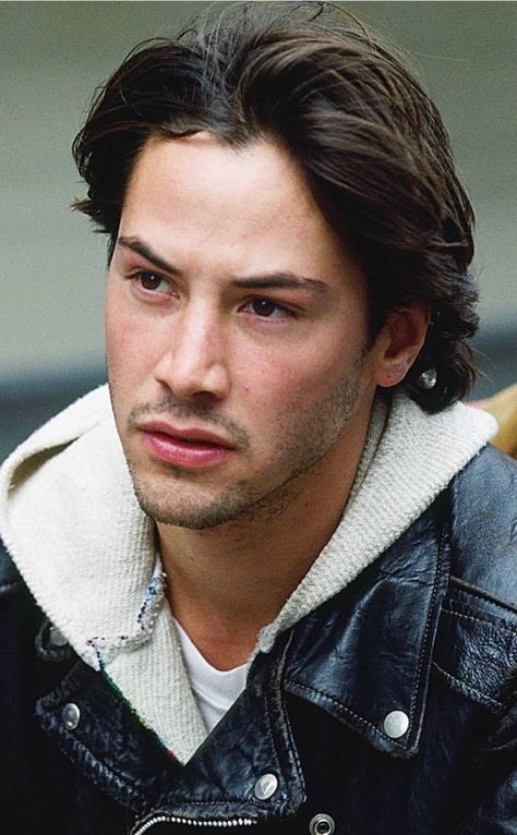 Young Keanu Keanu Reeves Buzzcut, Kiano Reeves 90s, Short Hair Fade, Keanu Reeves 90s, Young Keanu Reeves, Medium Hairstyles For Men, Hair Styles For Men, Haircut Medium Length, Keanu Reeves Young