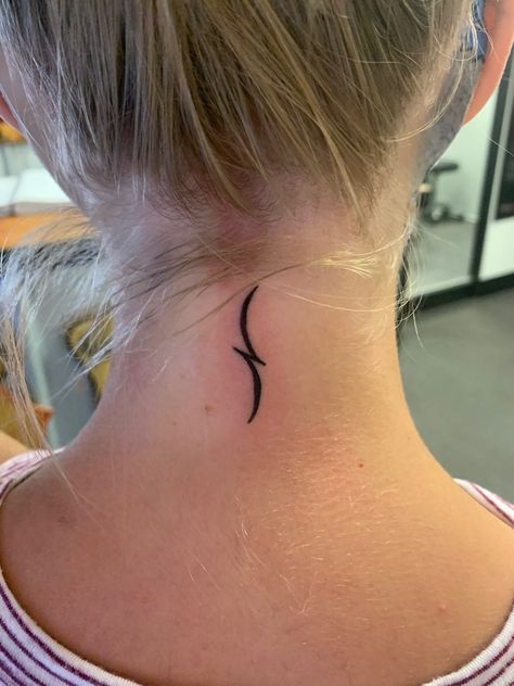 Vampire Academy Tattoo Ideas, Vampire Academy Tattoo, Va Tattoo, Guardian Tattoo, Vampire Academy Books, Vampire Academy Movie, Bff Tattoos, Mckenna Grace, Vampire Academy