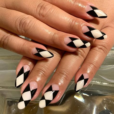 NAILS by MEI on Instagram: “Cream x Black = Joker 🃏 #nailsbymei @myrasita #handpainted” Black Joker, Best Press On Nails, Beach Trends, Spring Break Nails, Festive Manicure, Broken Nails, Damaged Nails, Wedding Nails For Bride, Nail Art Wedding