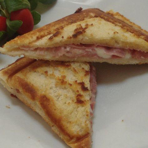 Grilled Ham And Cheese Sandwich, Toaster Recipes, Hot Ham And Cheese, Ham And Cheese Toastie, Sandwich Maker Recipes, Cheese Toastie, Grilled Ham And Cheese, Grilled Ham, Waffle Sandwich