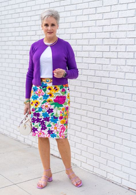 Elegant Floral Print Pencil Skirt For Spring, Floral Pencil Skirt Outfit, Floral Print Pencil Skirt For Party, Outfit Gala, Party Pencil Skirt With Floral Print, Fitted Floral Print Chic Pencil Skirt, Woman Background, Grandma Outfit, Multicolor Floral Pencil Skirt