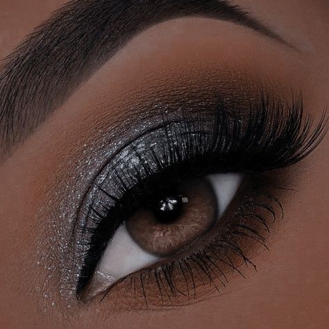 Simple Black Eyeshadow, Black Eye Shadow, Dark Grey Eyes, Ballet Makeup, Shiny Makeup, Evening Eye Makeup, Eye Makeup Images, Grey Makeup, Prom Eye Makeup