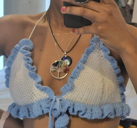 Crochet Bralet, Crochet Shirts, Crochet Ruffle, Crocheting Ideas, Fun Crochet Projects, Crochet Things, Fun Crochet, Crochet Shirt, Crochet Inspo