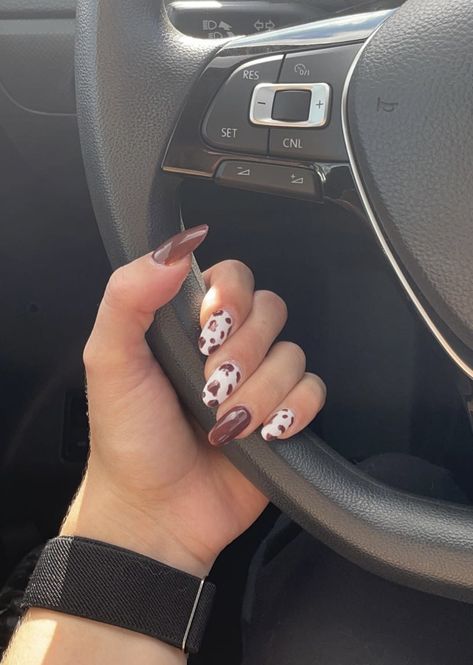 Fall Country Nail Designs, Boots And Hearts Nails, Morgan Wallen Inspired Nails, Ghost Cowboy Nails, Cowgirl Acrylic Nails, Country Fall Nails, Morgan Wallen Nails Design, Texas Longhorn Nails, Western Winter Nails