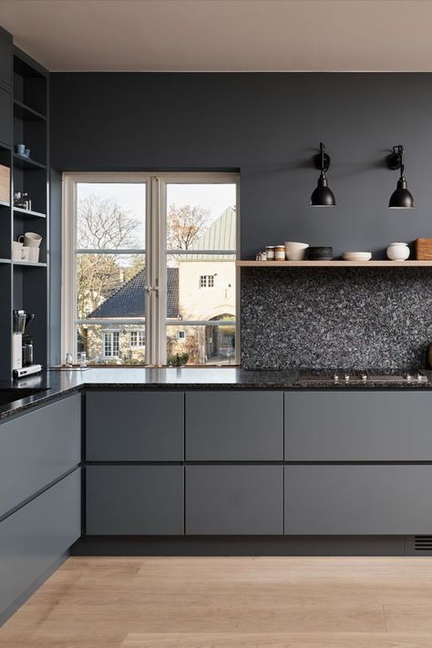 Dark Grey Kitchen Benchtop, Dark Grey Kitchen Ideas, Scandi Kitchens, Facade Landscaping, Tiles Facade, Grey Kitchen Ideas, Natural Stone Kitchen, Scandi Kitchen, Stone Benchtop