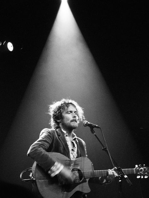 Damien Rice Musician Style, Vibe Board, Damien Rice, Folk Musician, Adventure Style, Pretty People, Musician, Rice, Concert