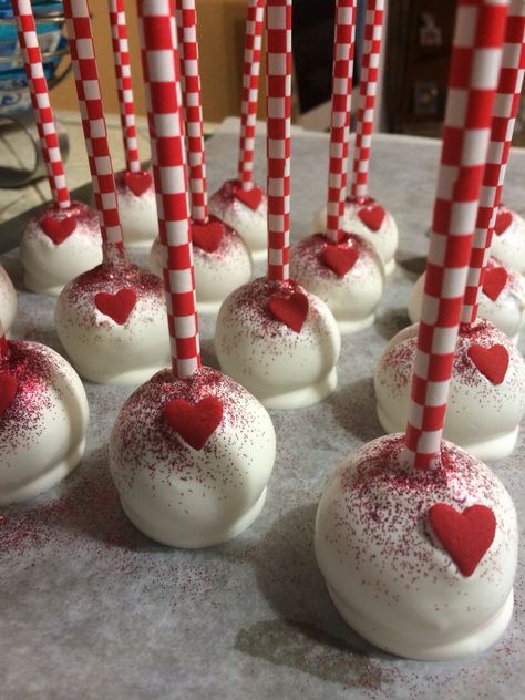 Queen of hearts cake pops Queen Of Hearts Cake Ideas, Queen Of Hearts Food Ideas, Queen Of Hearts Desserts, Queen Of Hearts First Birthday Party, Queen Of Hearts Party Ideas, Queen Of Hearts Bridal Shower Ideas, Queen Of Hearts Theme Quince, Queen Of Hearts Birthday Party, Queen Of Hearts Party Decorations