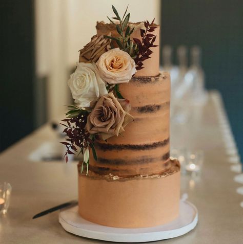 21 Rustic & Boho Wedding Cakes You Will Adore!michelle The Cake Chefboho And Rustic Wedding Cakes Are Becoming A More Popular Option For Wedding Coupl Boho Wedding Cakes, English Country Wedding, Country Wedding Ideas, Best Wedding Cakes, Painted Wedding Cake, English Country Weddings, Boho Wedding Cake, Rustic Boho Wedding, Amazing Wedding Cakes