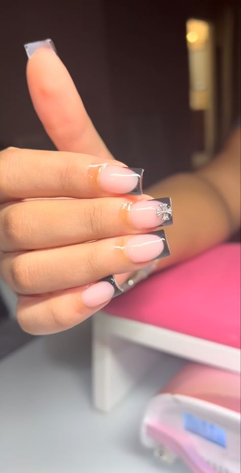 Cute Short Tapered Square Nails, Cute Shirt Square Acrylic Nails, Basic Medium Acrylic Nails, Medium Square Acrylic Nails Y2k, Short Square Acrylic Nails Y2k, Y2k Aesthetic Nails Short, Nails Short Y2k, Trending Acrylic Nails Square, Short Basic Nail Ideas