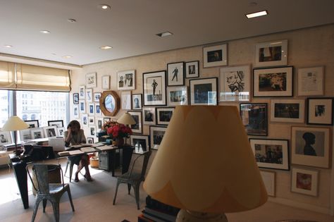 Anna Wintour's Office Anna Wintour Office, Tolix Chair, Office Design Inspiration, Boutique Interior, Anna Wintour, Office Inspiration, Office Walls, Office Fashion, Home Office Decor