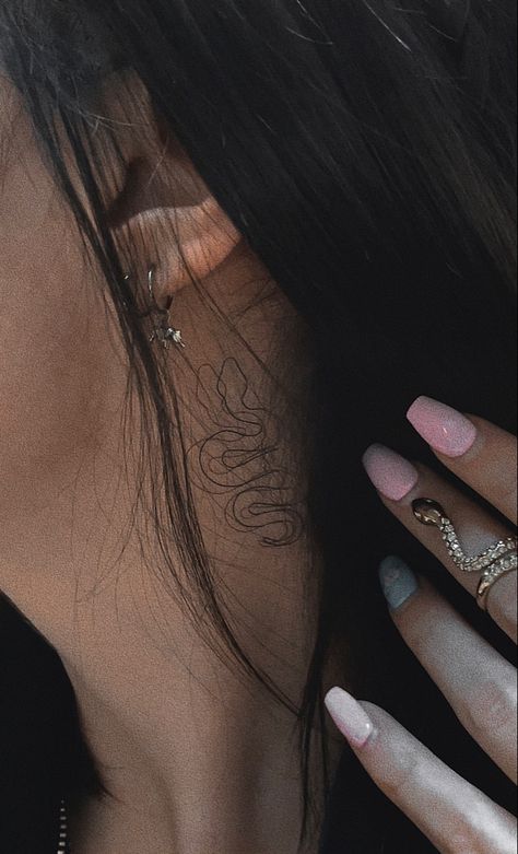 #tinytattoo #minimalisttattoos #snaketattoo #witchcraft #witchythings #witchyvibes #necktattoo tattoo under the ear Tattoos For Women Ear, Tattoo Under Ear, Under Ear Tattoo, Cute Snake Tattoo, Snake Tattoos For Women, Snake Tattoos, Cute Snake, Snake Tattoo, Witchy Vibes